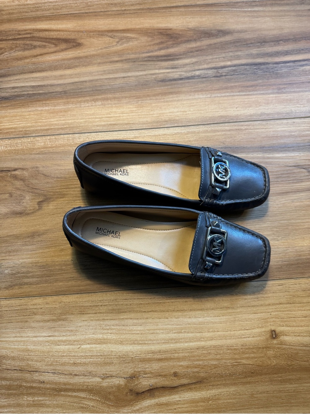 Michael Kors Grey Leather Logo Bit Loafers - Slip-On Flats